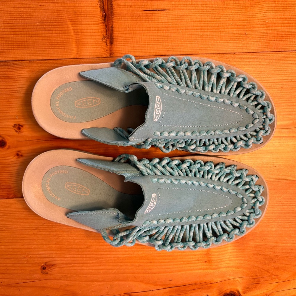 Keen Uneek slip on slide sandal. Light/carolina blue. Size 8. Like new